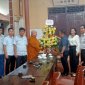 Lãnh đạo huyện Vĩnh Lộc, lãnh đạo xã Vĩnh Hòa thăm và tặng quà tại chùa Vĩnh Nghiêm nhân lễ Phật Đản năm 2024