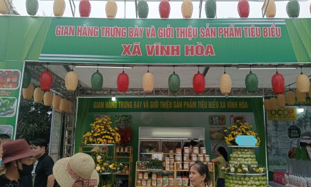 Xã Vĩnh Hòa tham gia một gian hàng tại lễ hội Phủ Trịnh Vĩnh Hùng